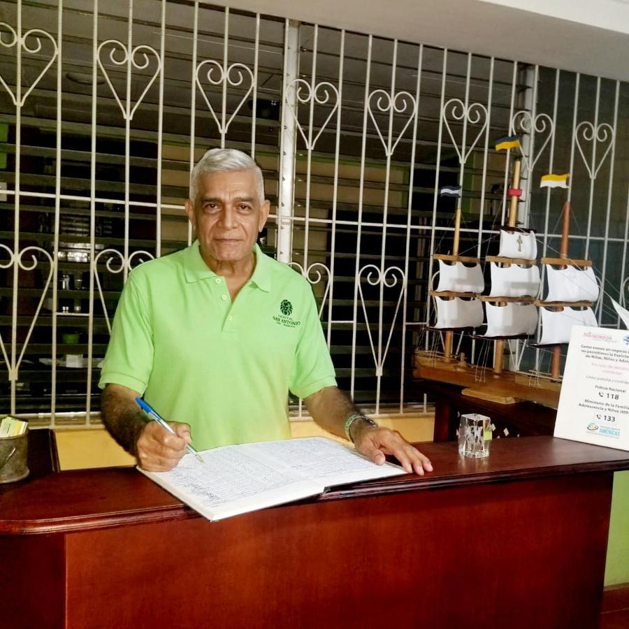 Hostal San Antonio León Buitenkant foto