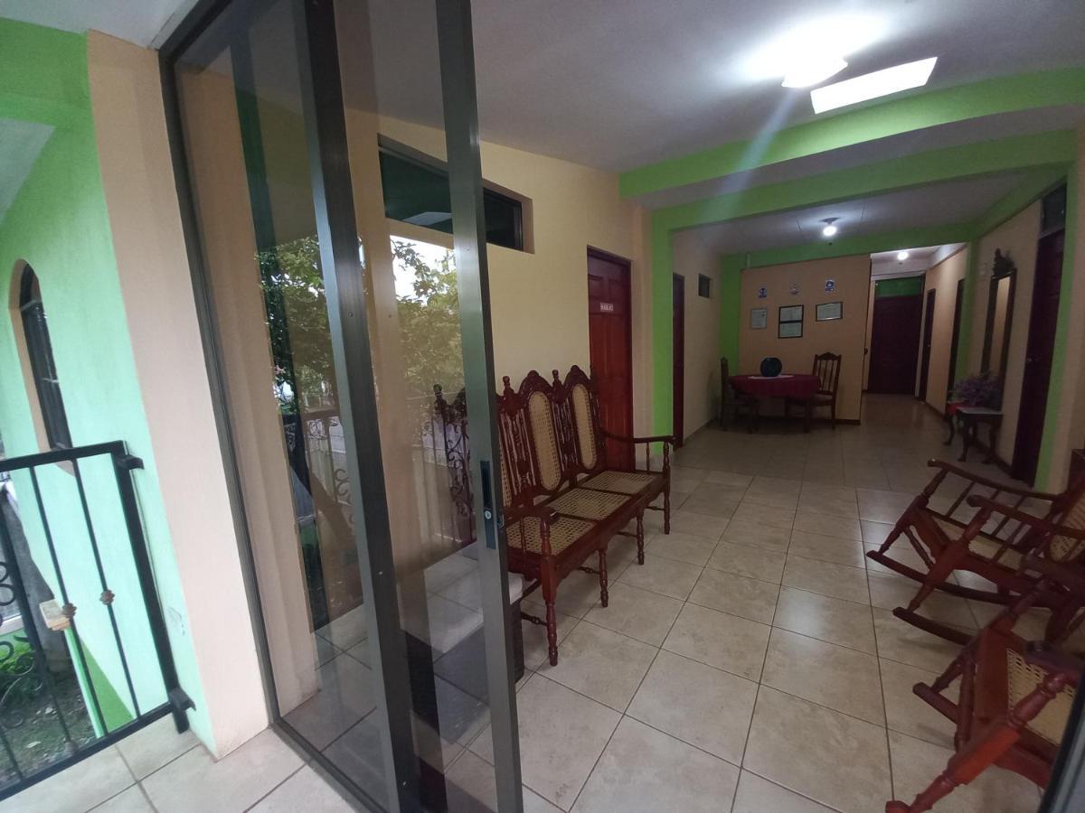Hostal San Antonio León Buitenkant foto