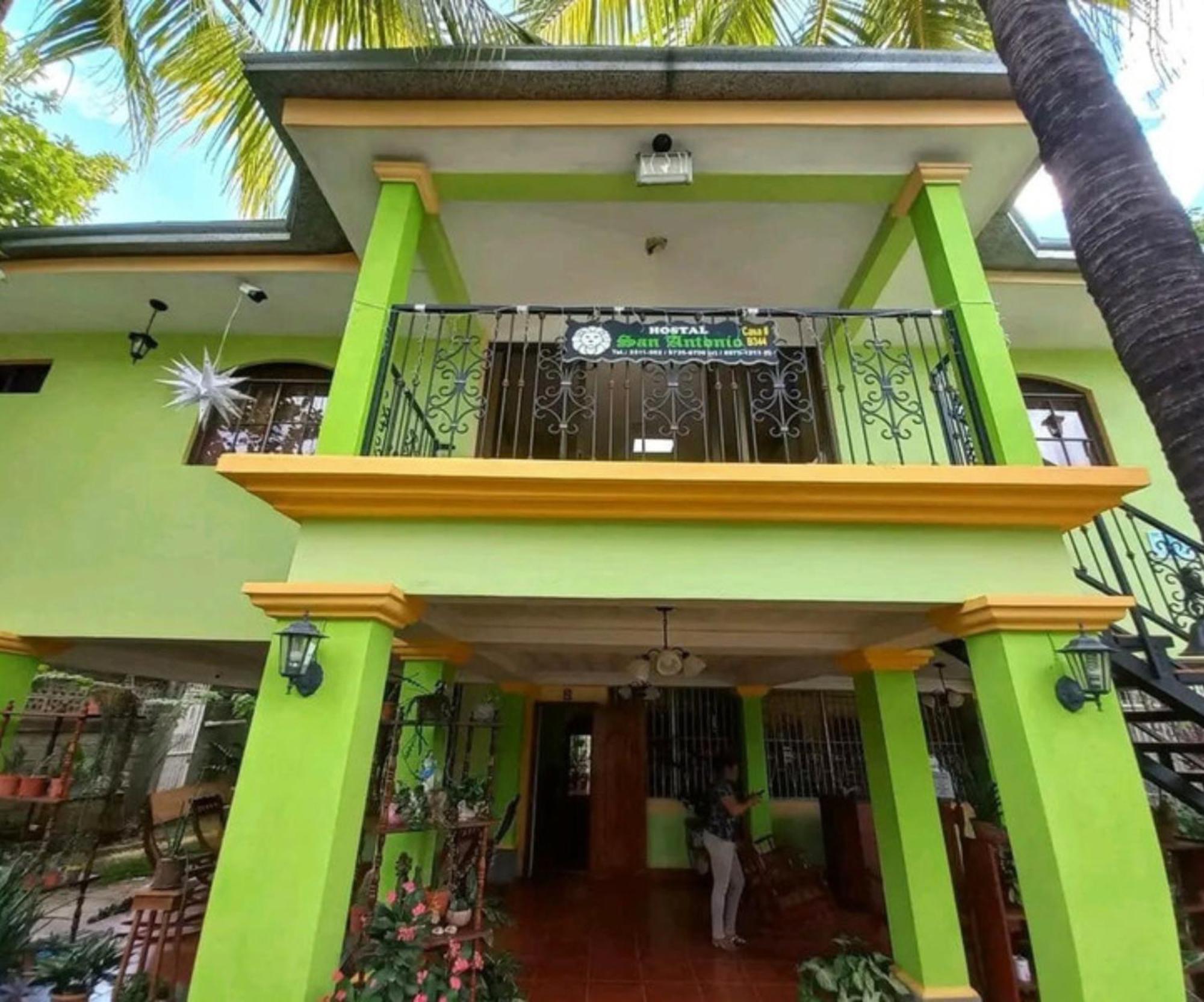 Hostal San Antonio León Buitenkant foto