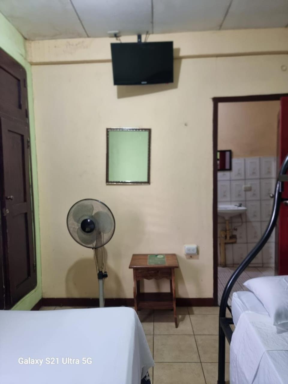 Hostal San Antonio León Buitenkant foto