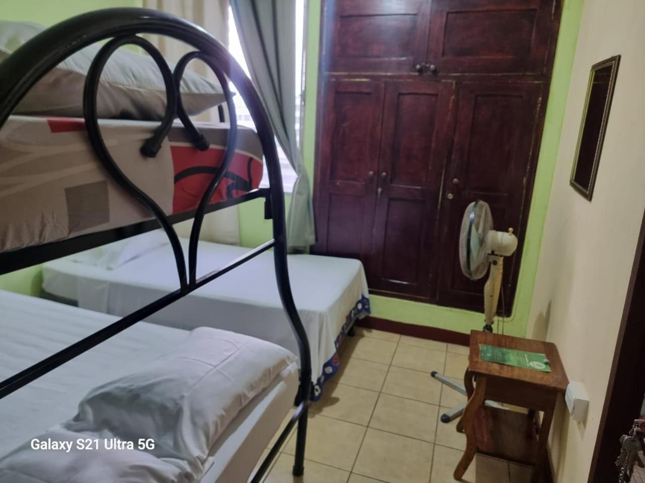 Hostal San Antonio León Buitenkant foto