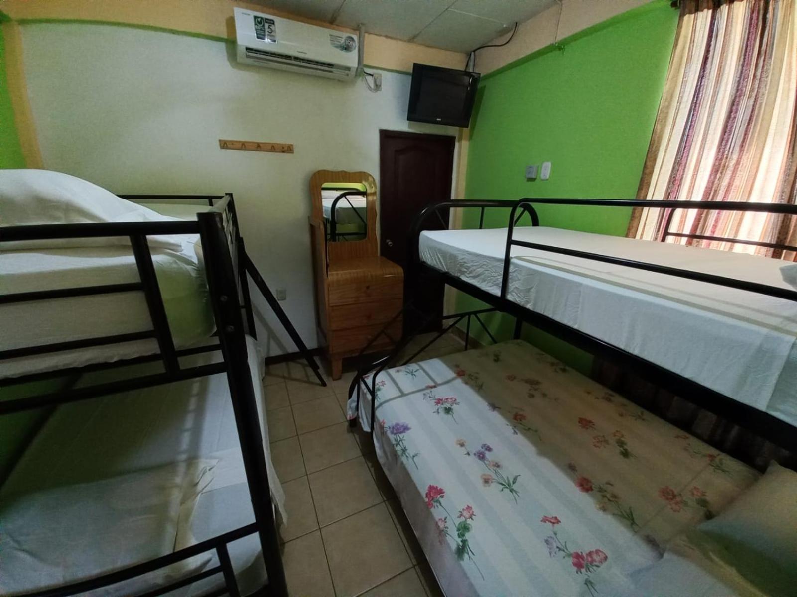 Hostal San Antonio León Buitenkant foto