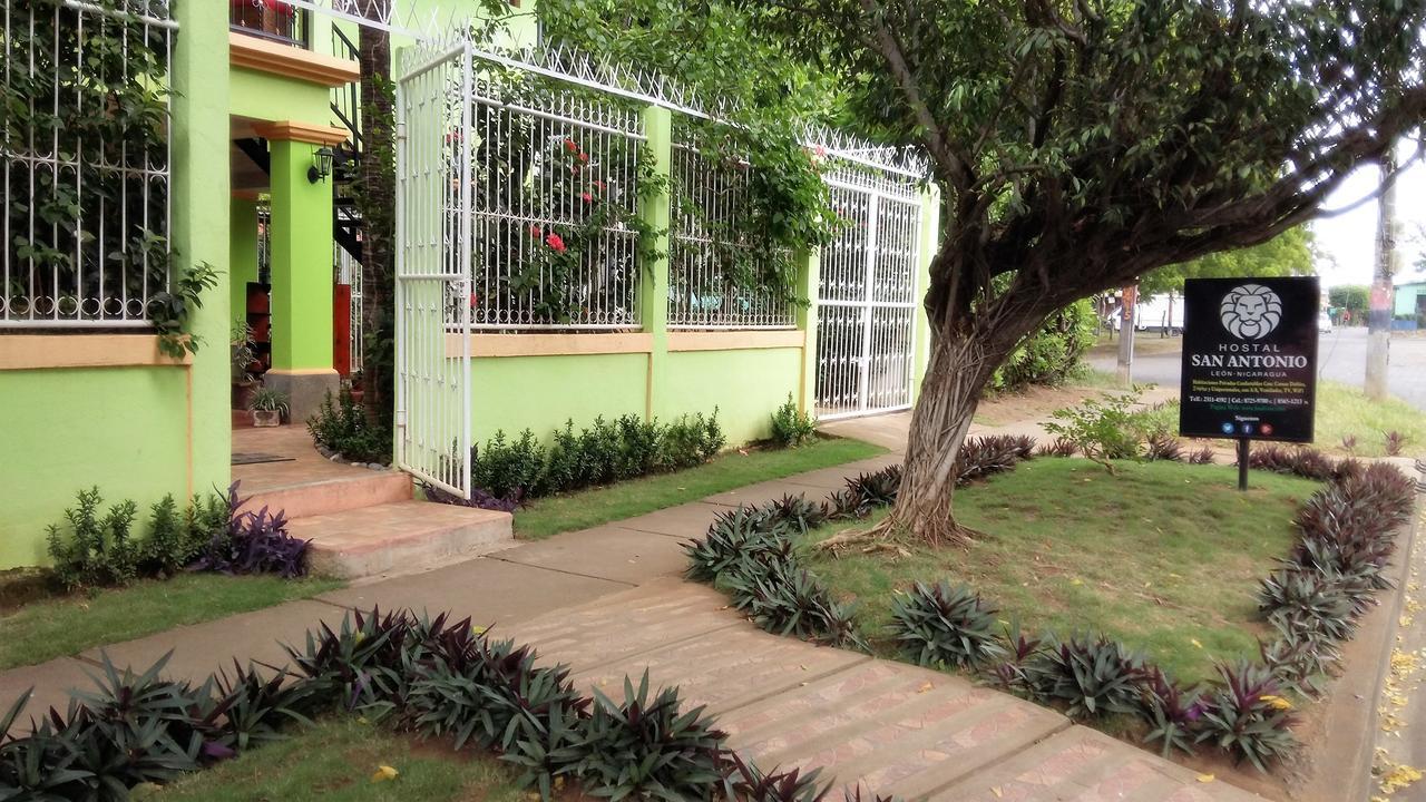 Hostal San Antonio León Buitenkant foto