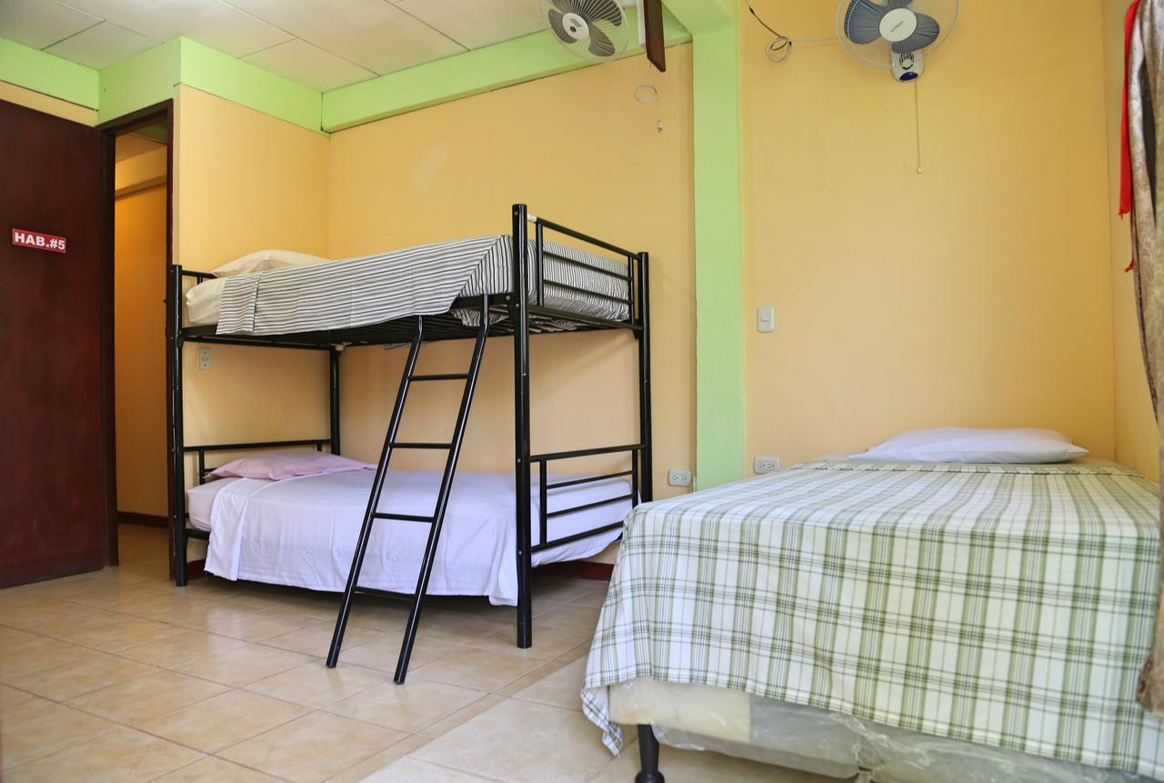 Hostal San Antonio León Buitenkant foto