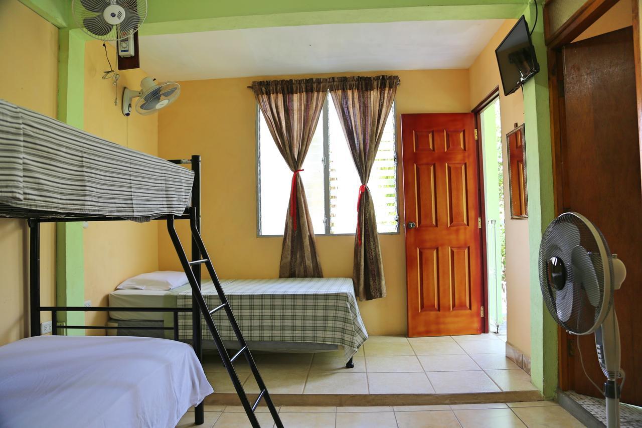 Hostal San Antonio León Buitenkant foto