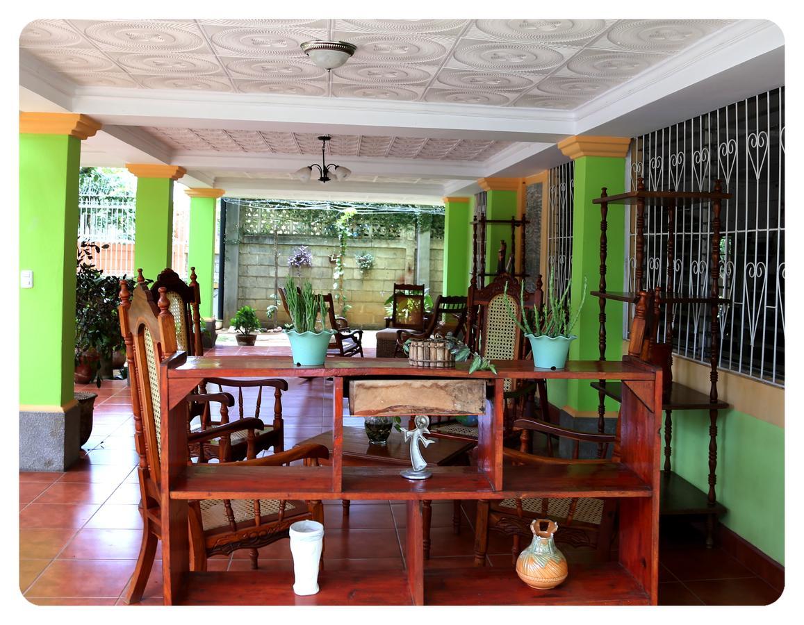 Hostal San Antonio León Buitenkant foto