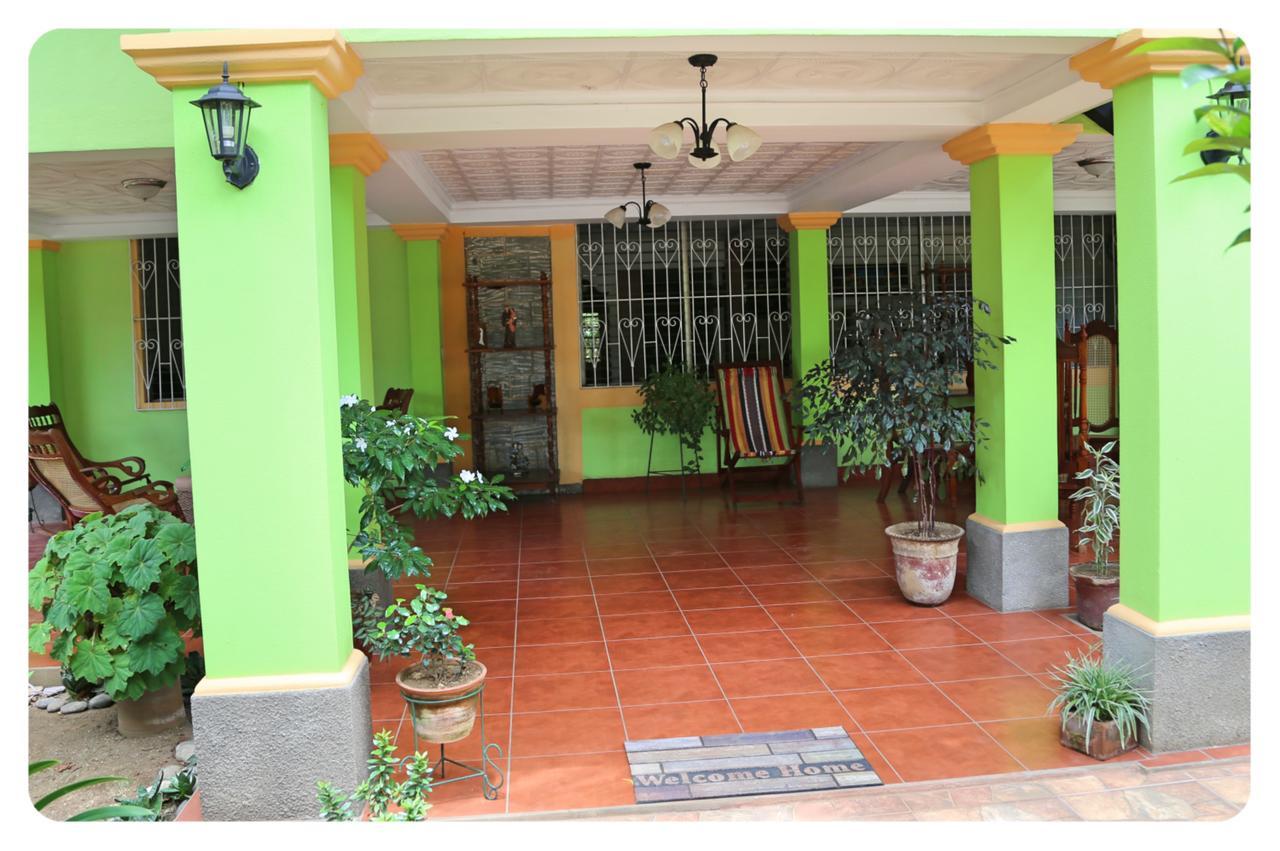 Hostal San Antonio León Buitenkant foto