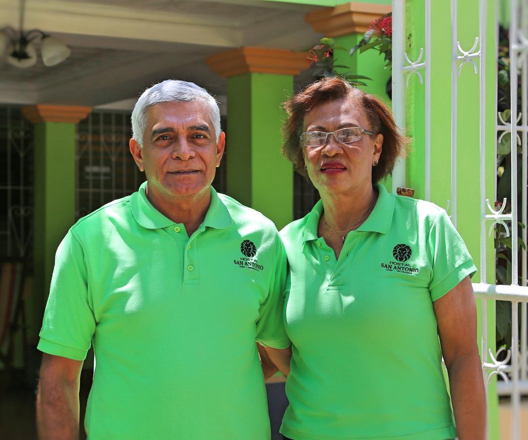 Hostal San Antonio León Buitenkant foto