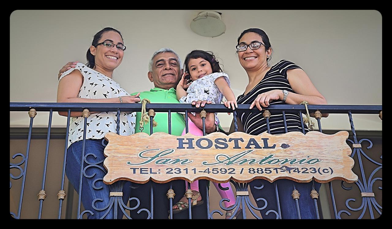 Hostal San Antonio León Buitenkant foto