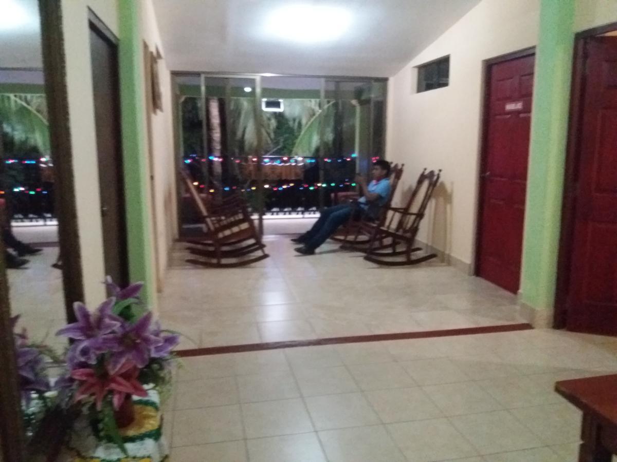Hostal San Antonio León Buitenkant foto