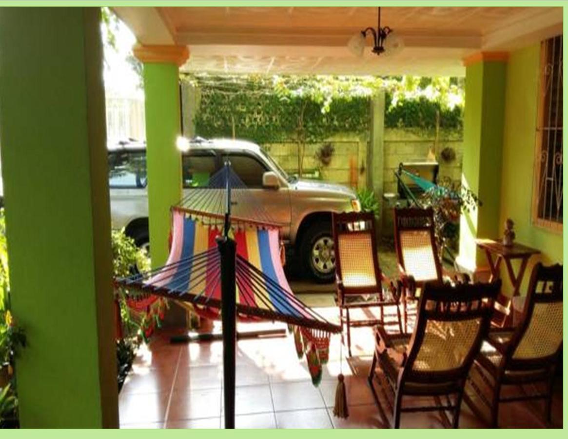 Hostal San Antonio León Buitenkant foto