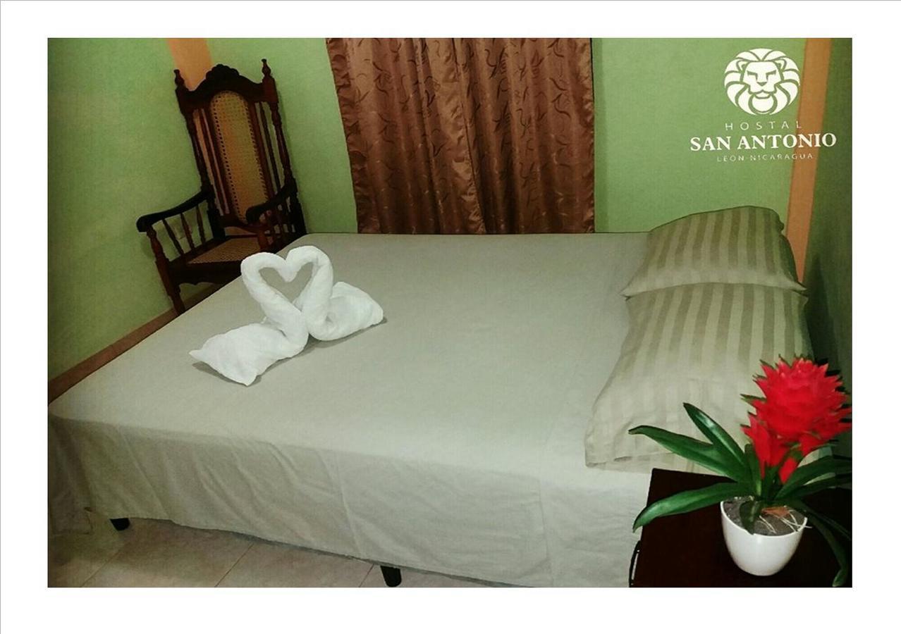 Hostal San Antonio León Buitenkant foto