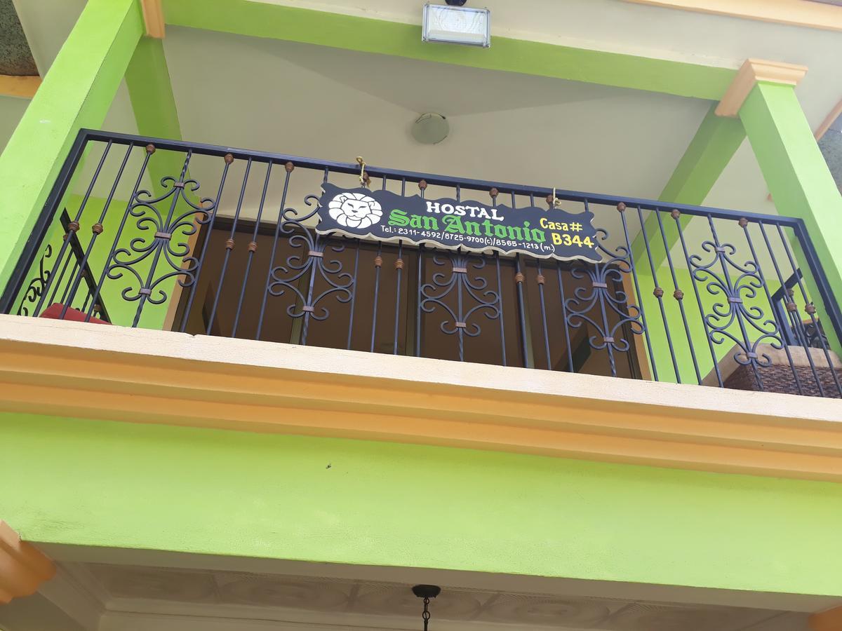 Hostal San Antonio León Buitenkant foto